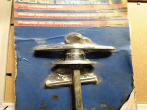 lot 140 image: T LOCKING HANDLE WITH KEY