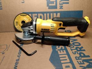 lot 173 image: DEWALT 20V MAX   GRINDER NEW OPEN BOX