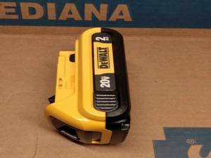 lot 172 image: DEWALT 20V 2AH BATTERY NEW