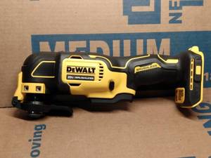 lot 168 image: DEWALT 20V MAX BRUSHLESS OSCILLATING TOOL NEW OPEN BOX
