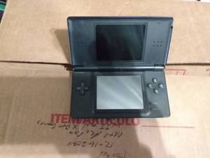 lot 33 image: NINTENDO DS LITE