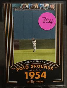 lot 204 image: 2020 Topps Heritage Baseball Willie Mays Polo Grounds 1954 Card #5
