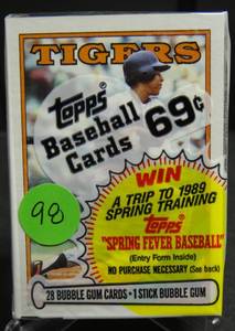 lot 98 image: 1988 TOPPS SEALED 28 CARD CELLO PACK.- TOM GLAVINE RC