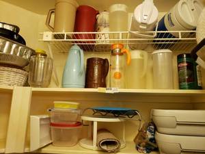 lot 61 image: 2 Insulated carriers for 9x13 Pyrex dishes, Coleman Cooler, Plastic Serving Pitchers, 2-Tier Spice Rack and more