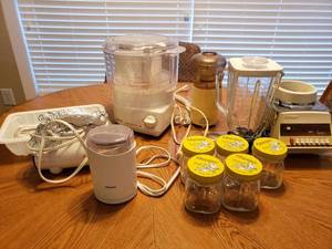 lot 73 image: Osterizer Blender Model 542 Plus Jars, Sunbeam Chopper Plus Model 14131, Black&Decker Handy Steamer Plus, Krups Coffee Mill, Sunbeam Hand Mixer