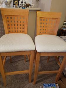 lot 75 image: Pair of Coaster Co. Upholstered Bar Chairs with Wooden Lattice Backs 17x22x42