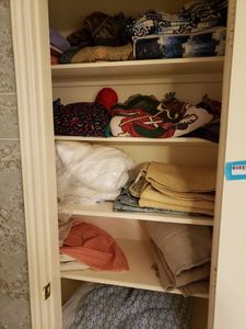lot 100 image: Contents of Closet mostly Blankets