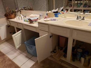 lot 101 image: Bathroom Contents as shown