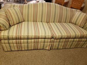 lot 112 image: Striped Flex-steel Couch 87x36x32
