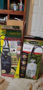 lot 202 image: Two FloMaster Sprayers One 2 Gal, One 2.5 Gal