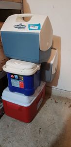 lot 204 image: 4 Coolers 2 Playmate Elite, 1 Igloo Ice Cube, 1 Rubbermaid Cooler