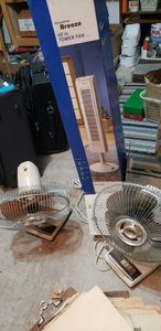 lot 214 image: Hawaiian Breeze 40 Tower Fan, 2 Table Fans