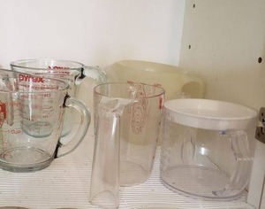 lot 28 image: Pyrex Measuring Cups, Plastic Measuring Sets