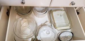 lot 44 image: Pyrex Bowls and Casserole Dishes