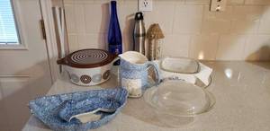 lot 37 image: Salton Casserole Dish, Ceramic Duck Tray and Pitcher, Pyrex Baking Dishes