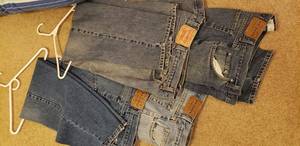 lot 97 image: Mens Arizona Size 38x31 and Levi Jeans, Size 38x30