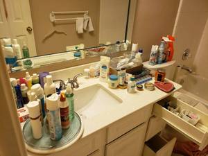 lot 152 image: Contents in Bathroom as shown