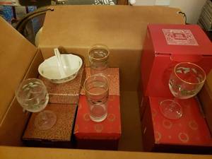 lot 177 image: Christmas Glass and Goblet Set