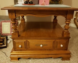 lot 178 image: Mid-Century Modern Wooden End Table with Drawer 25x25x21