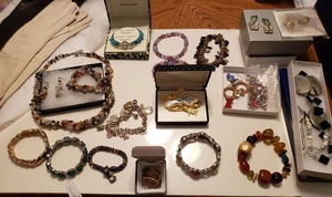 lot 189 image: Zebra Jasper Onyx and Glass 20 Necklace, Turquoise and Sterling Silver Bracelet, Various other jewelry items and 2 pairs of Ladies Long Leather Gloves, see pictures