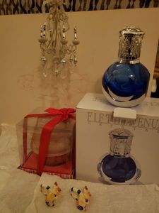 lot 184 image: Aura Bleu Lampe Berger Fifth Avenue, Ceramic Candle, Chandelier ornament
