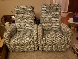 lot 185 image: Pair of Forum Rocker Recliners from LA-Z-BOY, Still has warranty on Fabric and Guardian Fab Treatment