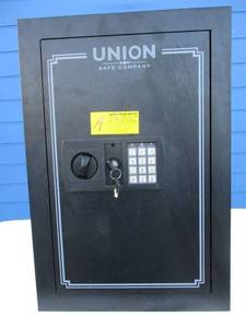 lot 5 image: Like New- Union Safe Co. Dual Entry Wall Safe.