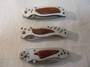 lot 36 image: 3-Lock Blade Pocket Knife Set By MAXAM