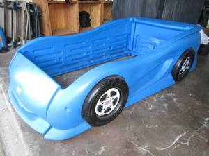 lot 101 image: Little Tikes race car toddler bed