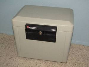 lot 104 image: Sentry #1170 Fire resistant file box, open but no key