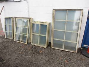 lot 116 image: Lot-17-Mixed Sizes Of Window PanelsPanesSashes..