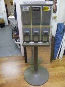 lot 69 image: VINTAGE- VENDSTAR 3000, 3-Select, 25 Cent Vending Machine, On Stand
