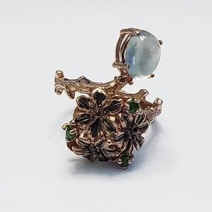 lot 7 image: Sterling Silver Ring with Prehnite and Chromium Diopside.  Stamped 925 - Size 6.5
