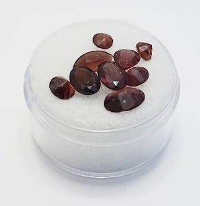 lot 18 image: Lot of Garnet Gems