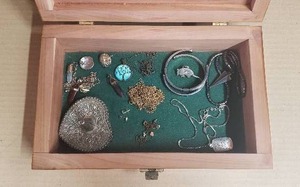 lot 42 image: Cedar Jewelry Box with Jewelry