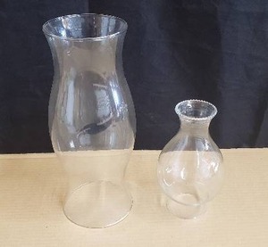 lot 230 image: Kerosine Lamp Chiney and Decorative Glass