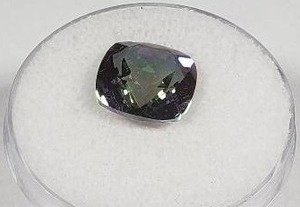 lot 19 image: Mystic Quartz Gem