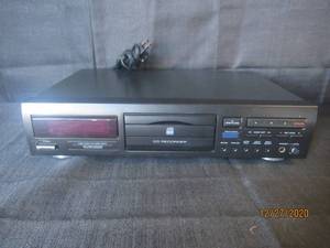 lot 6 image: TEAC COMPACT DISC RECORDER CD-RW890