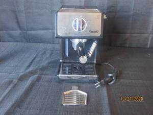lot 8 image: DELONGHI COFFEE MAKER  ECP3220