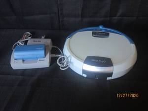 lot 19 image: IROBOT SCOOBA WITH BATTERY AND CHARGER