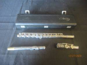 lot 27 image: ARMSTRONG FLUTE IN CASE