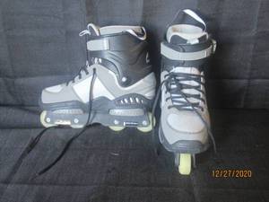 lot 30 image: PAIR OF ROLLERBLADES SIZE 10