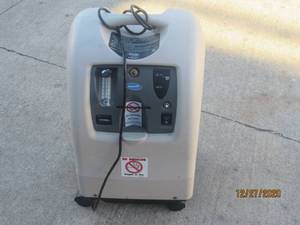 lot 34 image: INVACARE OYGEN CONCENTRATOR 1 WHEEL MISSING SEE PICS