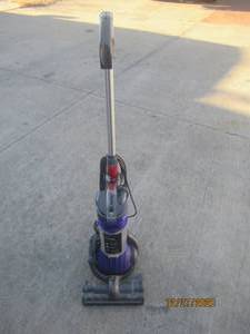 lot 37 image: DYSON DC24