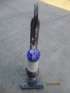lot 38 image: DYSON DC41