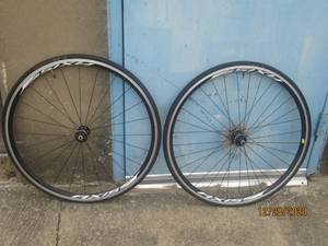 lot 111 image: FRONT AND REAR AXIS 2.0 BICYCLE RIMS WITH TIRES BLACKBELT TURBO ELITE 700X234C