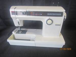 lot 135 image: SEARS BEST KENMORE MODEL 19142 POWERS ON -- POWER CORD NOT INCLUDED