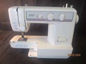 lot 139 image: BROTHER VX-1120 SEWING MACHINE POWERS ON  POWER CORD NOT INCLUDED