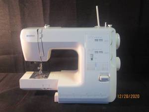 lot 146 image: KENMORE MODEL 385.16120200 SEW MACHINE NO POWER CORD