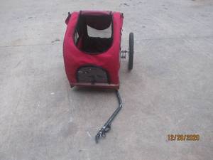 lot 148 image: PET BICYCLE TRAILER